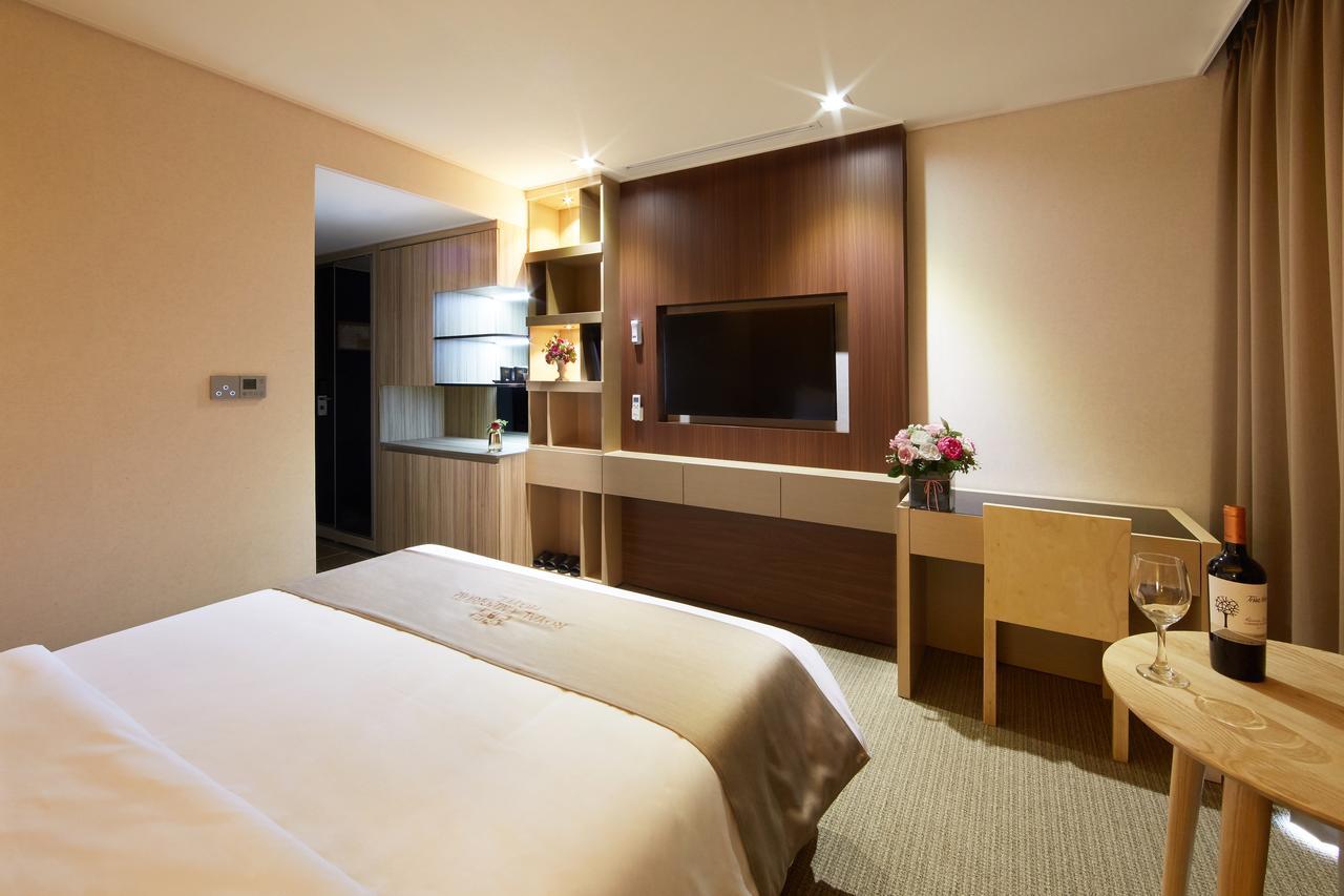 Royal Emporium Incheon Airport Hotel Exterior photo